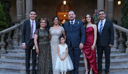 Saúl Martínez, Mary Nieto, Alejandra Martínez, Celina Meade, Ramón Meade, María Elena y Saúl Martínez.