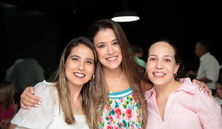  Cristina Kasis, María José Hernández y Sofía Torres.