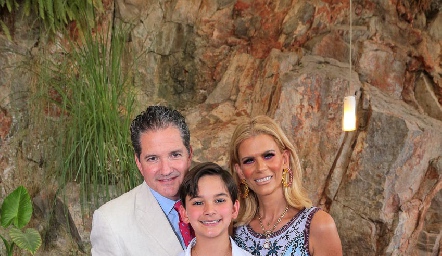  Jorge Leiva y Marisol Eichelmann con su hijo Santiago.