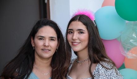  Ana Paula Valdés con su hija Inés Díaz.