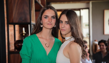  Camila Bárcena y Farah Fontes .