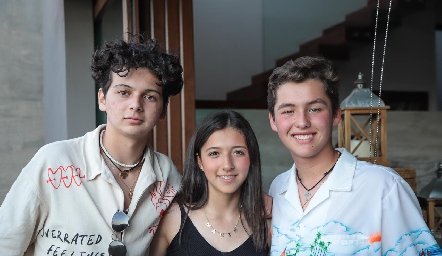  Santiago, María y Charlie.