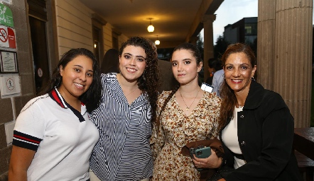  Alexandra Ramírez, Rebeca de la Torre, Alejandra de la Torre y Miriam Sandoval.
