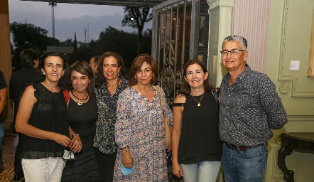  Montserrat Gómez, Pita Cosío, Rebeca Sandoval, Adriana Sánchez, Marcela Valle y Ramón Zacarías.