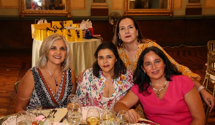  Sabrina Gaviño, Paty Valadés de Bocard, Claudia Revuelta y María Maza.