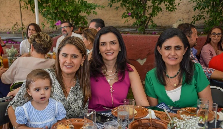 Carmenchu Arellano, María Paula, Brenda y Mercedes Arellano.