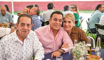  Toño, Francisco Carrera y Mireya Pérez.