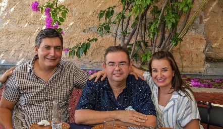  Alejandro Espinosa, Juan Carlos Pérez Espinosa y Leticia Pérez Espinosa.