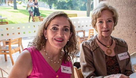  Mónica Alcalde y Martha Elena Garza.