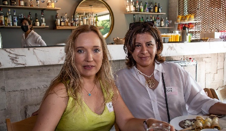  Nelly Ramírez y Verónica Ortiz.