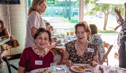  Alicia Hinojosa y Graciela Berrones.