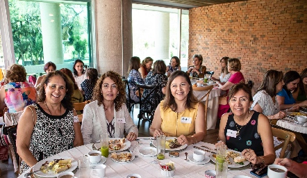 Desayuno del Día de las Madres del Fraccionamiento Campestre.