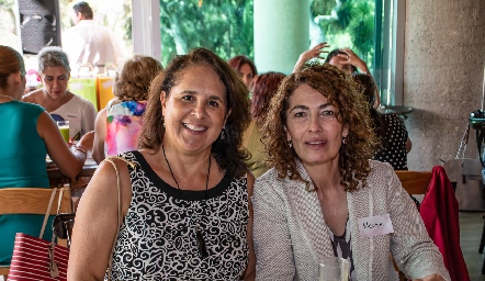  Beatriz Treviño y Mercedes Dávalos.