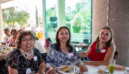  Carmelita Vázquez, Rosy Martínez y Silvia Esparza.