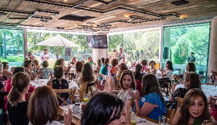 Desayuno del Día de las Madres del Fraccionamiento Campestre.