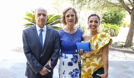  Guillermo Cruz, Elizabeth Garcia y Alejandra Cruz.