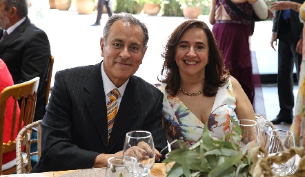  Roberto Hernandez y Leticia Cruz.