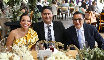 Alejandra Cruz, Carlos Gutierrez y Alberto Cruz.