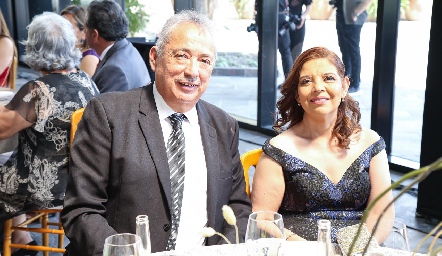  Roberto Alvarado y Amalia Cruz.