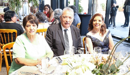  Rocio Garcia, Roberto Alvarado y Amalia Cruz.