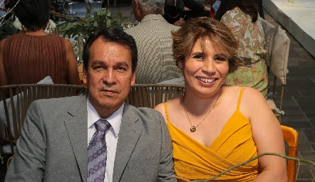  José Briones y Lorena Rosas.