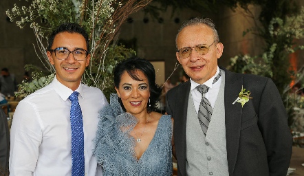  Javier Puente, Rosalba Turrubiartes y Javier Puente.