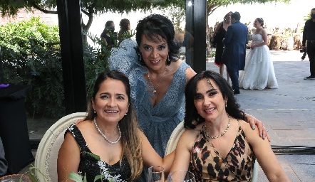  Eve Cortés, Rosalba Turrubiartes y Claudia Vazquez.