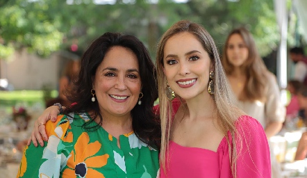  Laura Rodríguez con su hija Lau Bravo.