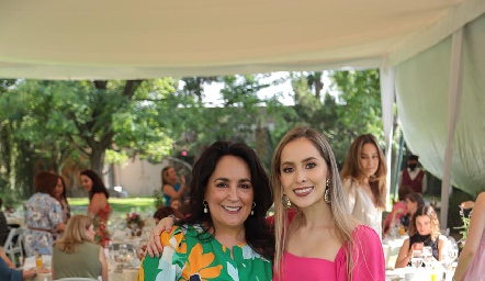  Laura Rodríguez con su hija Lau Bravo.