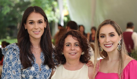  Carmelita Del Valle, Lucía Bravo y Laura Bravo.