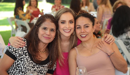  Claudia Camacho, Laura Bravo y Lorena Madrigal.