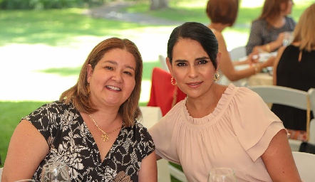  Monica Berlanga y Marily de Tobías .