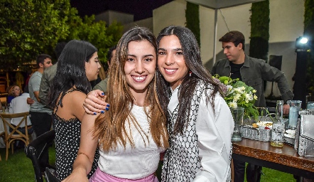  Daniela Navarro y Alejandra Díaz.