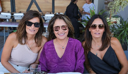  Lorena Hernández, Patricia Lara y Claudia Artolózaga.