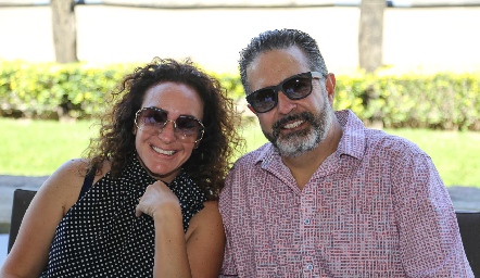  Julieta Morales y Julián Castro.