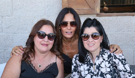  Deyanira Cázares, Claudia Artolózaga y Martha Aldrett.