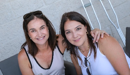  Ana Martha Hernández y Adriana Calderón.