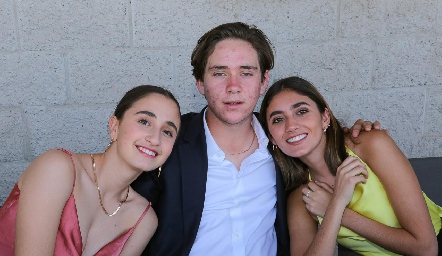  Sofía Oliva, Jacobo Payán y Valentina Salazar.