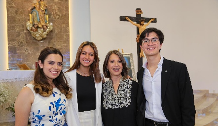  Daniela Ramírez, Sara Canales, Mella Elizalde y Osman Cooper.