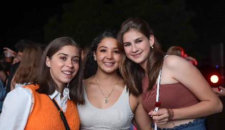  Romina Gaviño, Alejandra Martínez y Valentina .