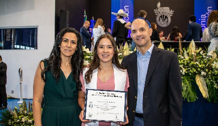  Susana Olivares y Javier Noyola con su hija Daniela.