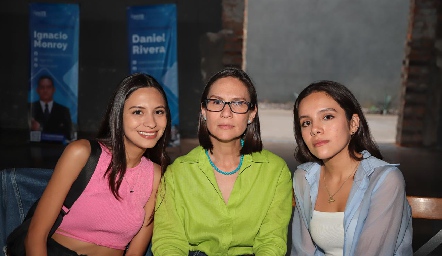  Sagrario Arias, Sara  y Regina Guerrero .