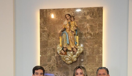  El Padre, Pía Guevara, Gabriela Acosta y José Guevara.