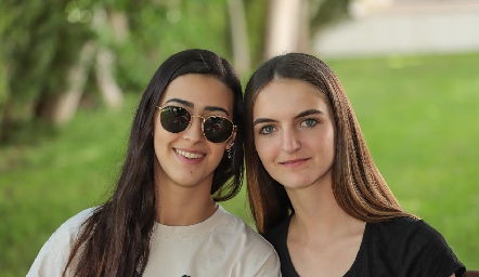  Isabel y Camila .
