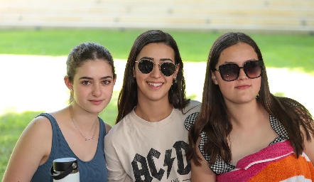  Andréa, Isabel y Lorenza .