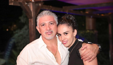  Alberto Domínguez y Brenda Velasco .