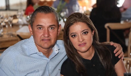  Juan Antonio Lira y Carmelita Vázquez .