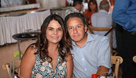  Claudia Purata y Antio Martínez .