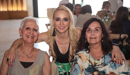  Carmen Marcos, Melissa Fernández y Berenice Hermosillo .