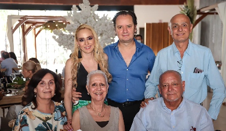  Pasándola genial .
